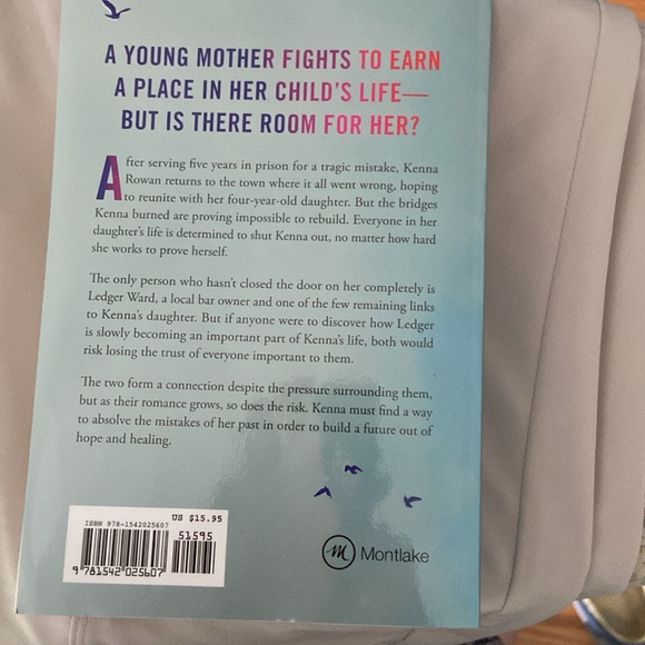 Reminders of Him a novel by Colleen Hoover - Picture 3 of 4